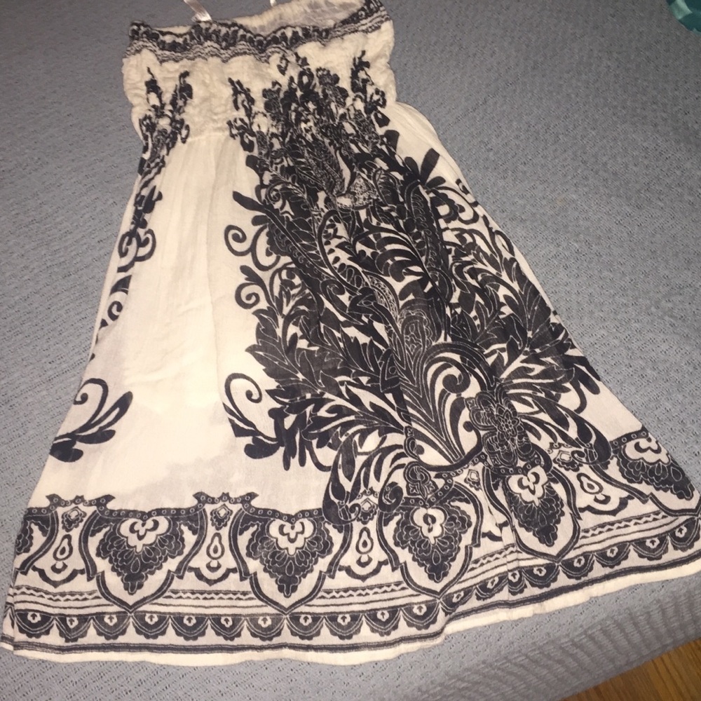 White and black strapless dress